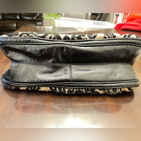 Isabella Fiore Tapestry Style Pattern Fabric and Black Patent Leather Hand bag. - Picture 6 of 8